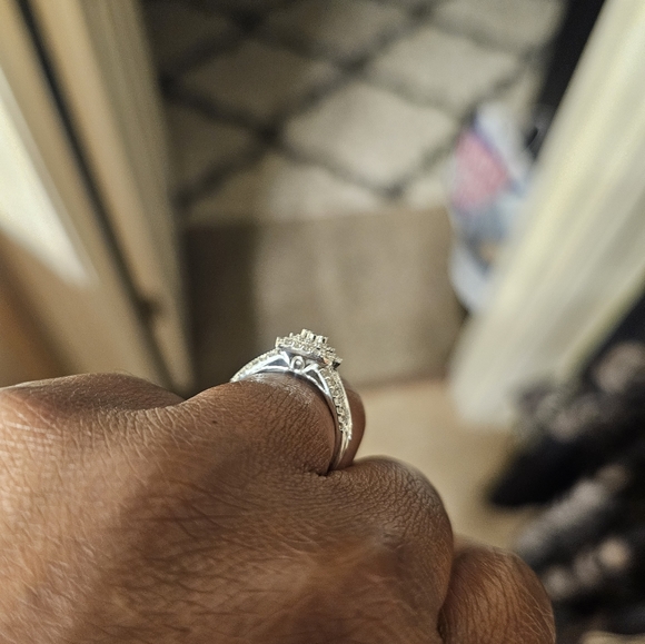 Engagement ring - Picture 6 of 7